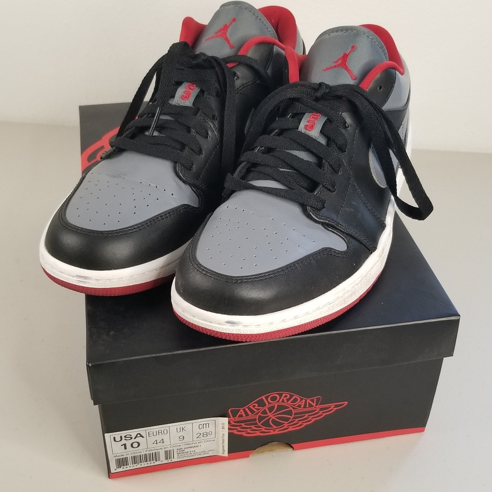 Air Jordan 1 Low Sneaker Mens Sz 10 US Black Grey Red 553558-012 Shoe